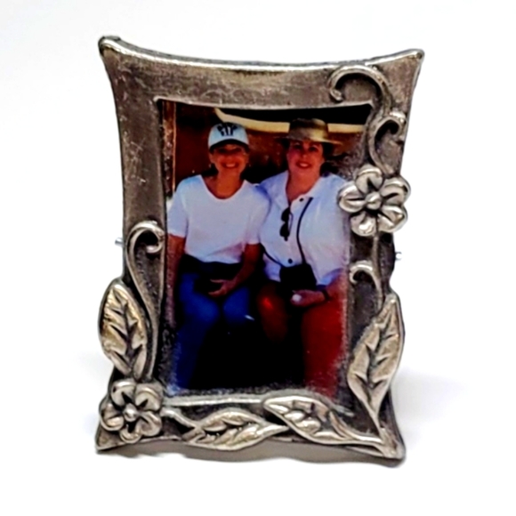 Four Vintage Photo Frames Collection, Set of Small Assorted Metal Frames, EUC - Picture 8 of 9